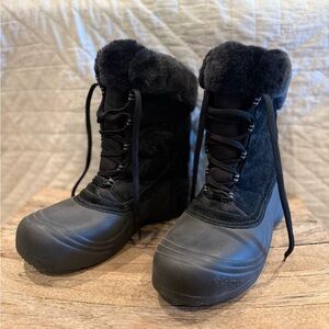 Columbia Women’s Black Snow Boots 10
